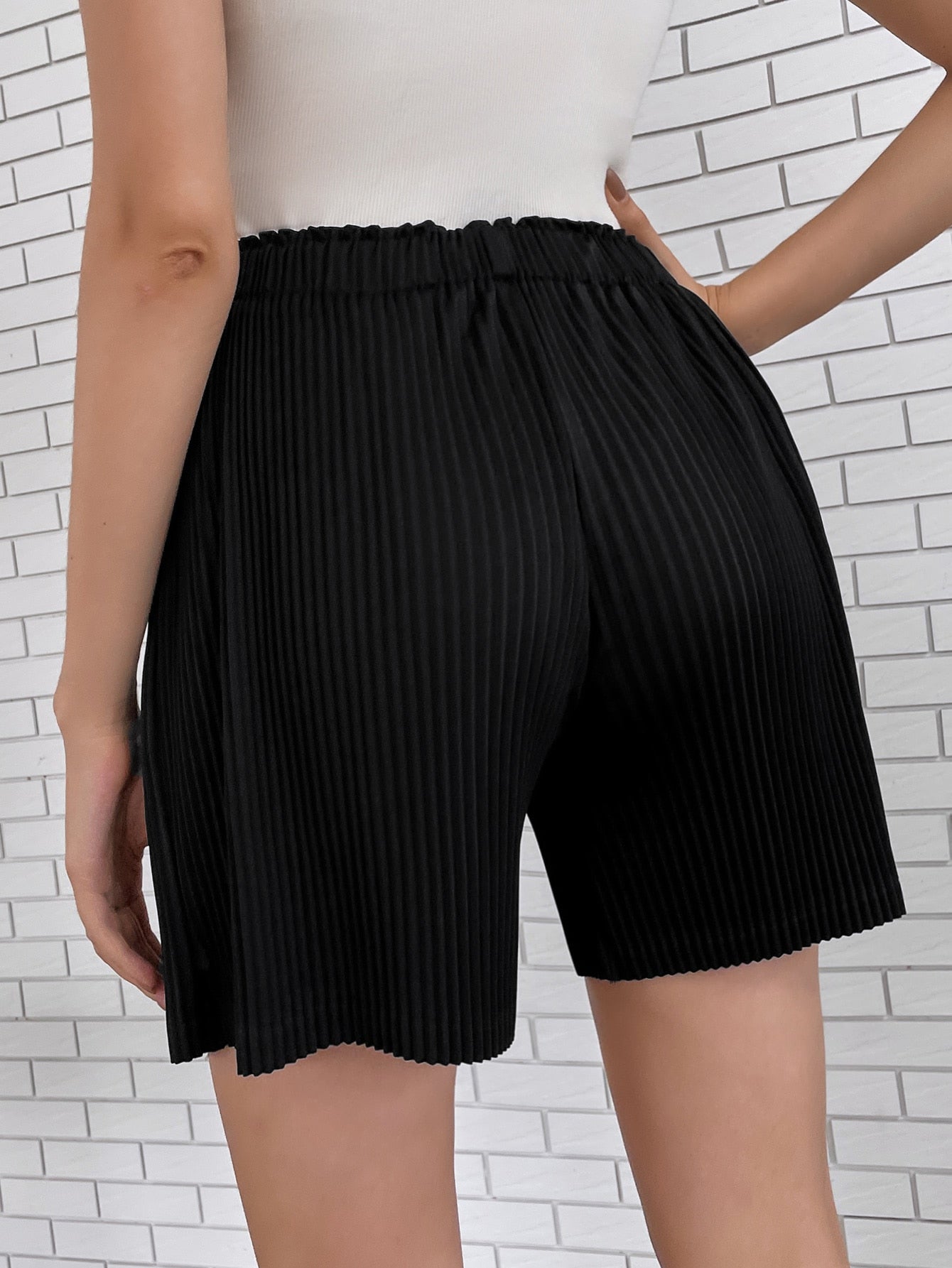 Solid Elastic Waist Shorts