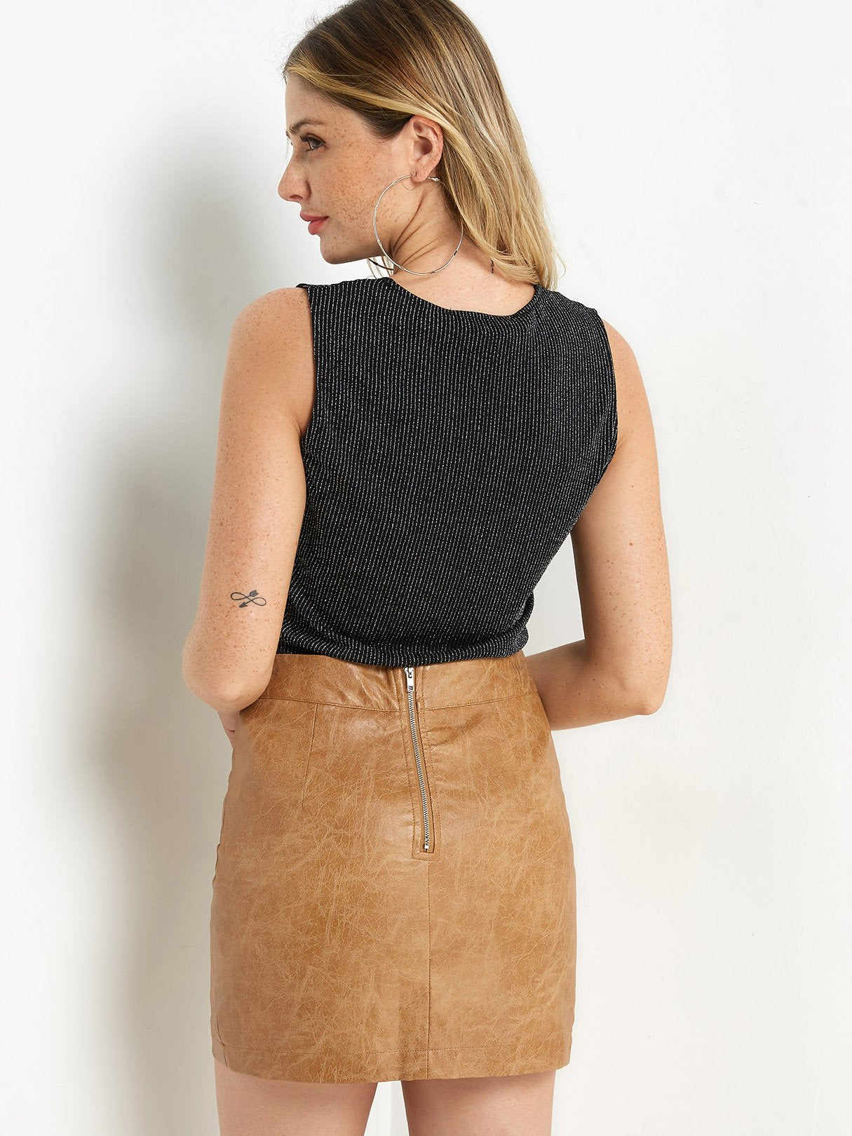 NEW FEELING Womens Black Camis