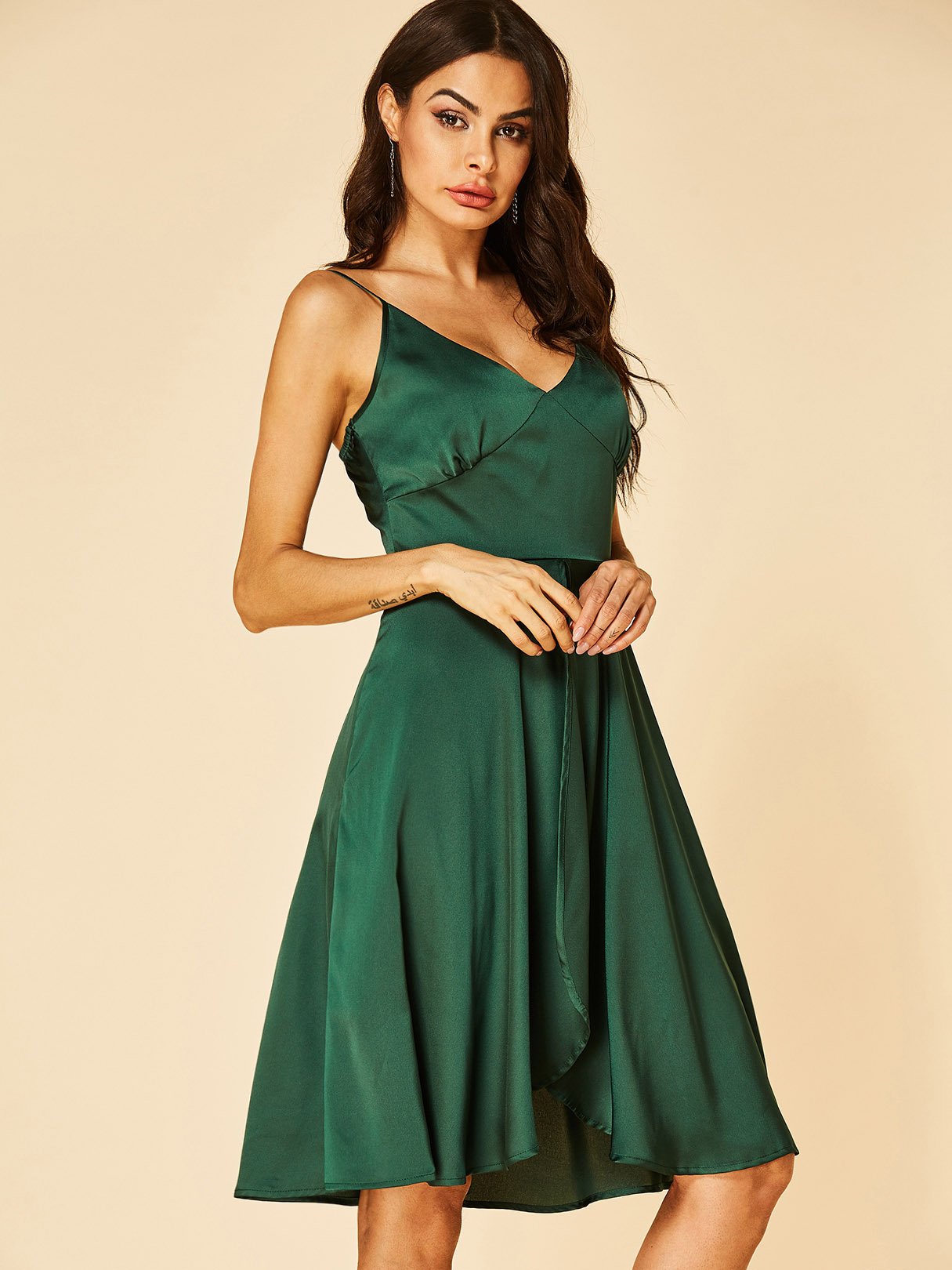 OEM Ladies Green V-Neck Dresses