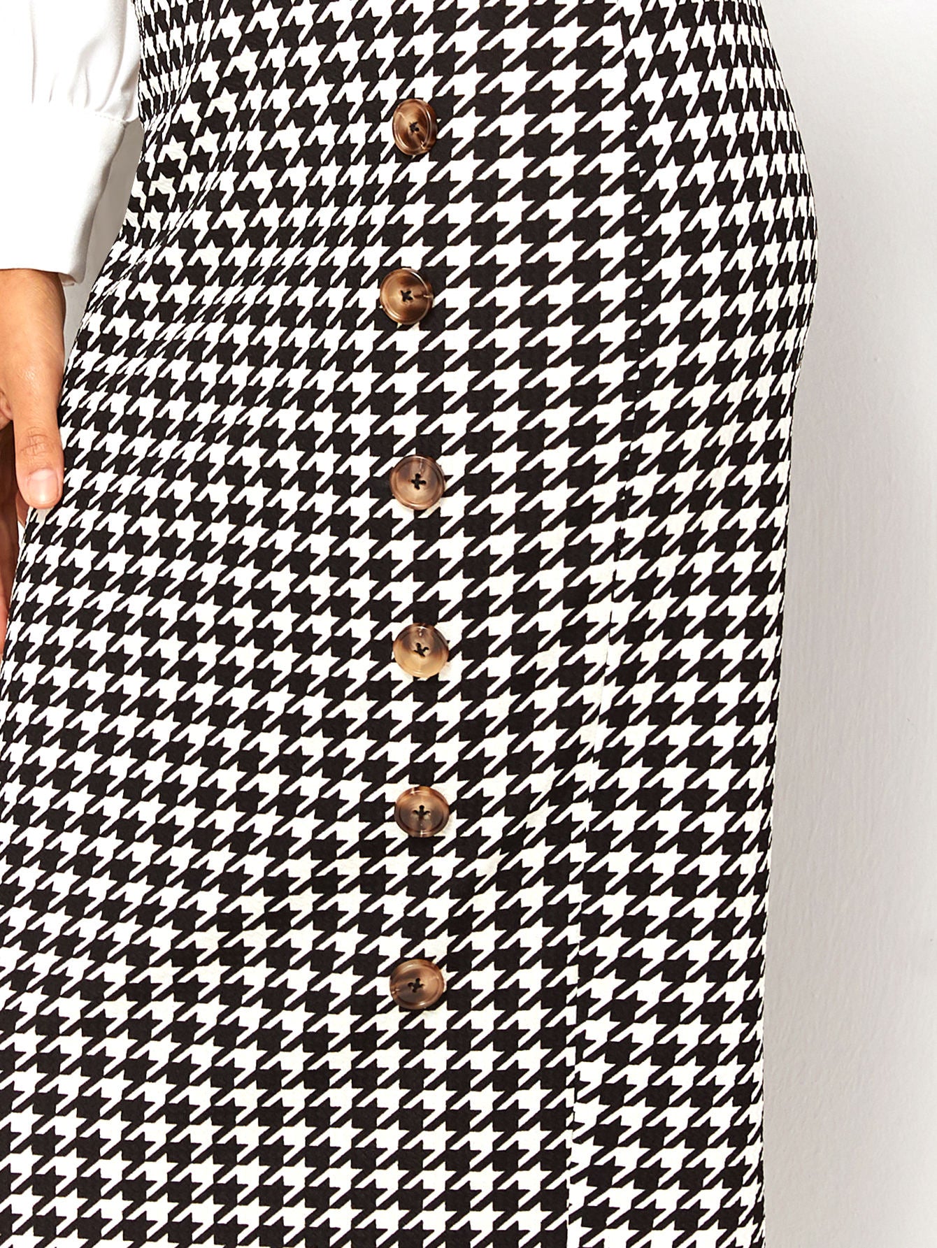 Women Skirts Producer