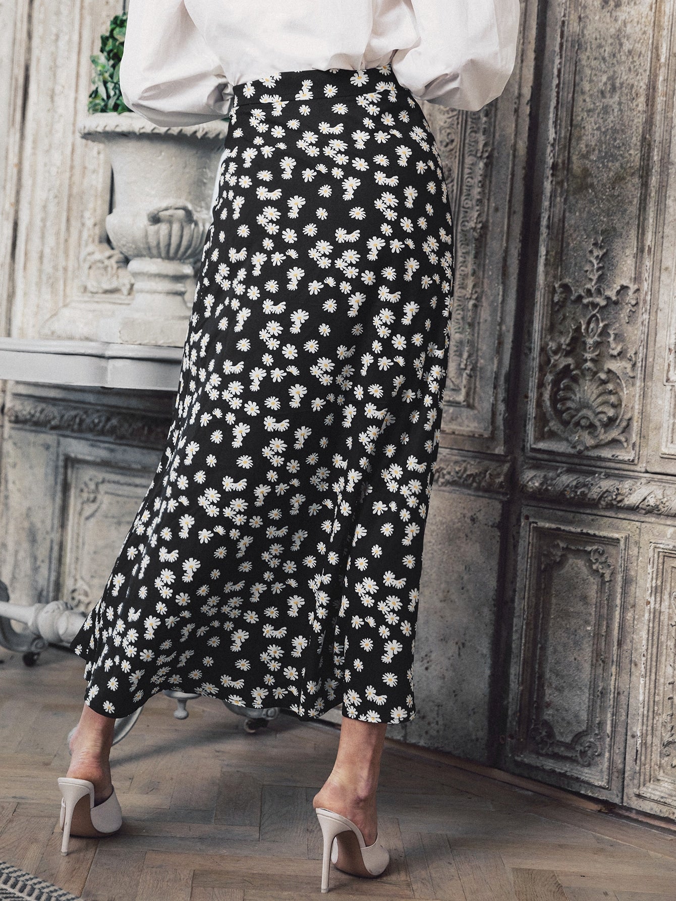 Zipper Detail Daisy Print Skirt