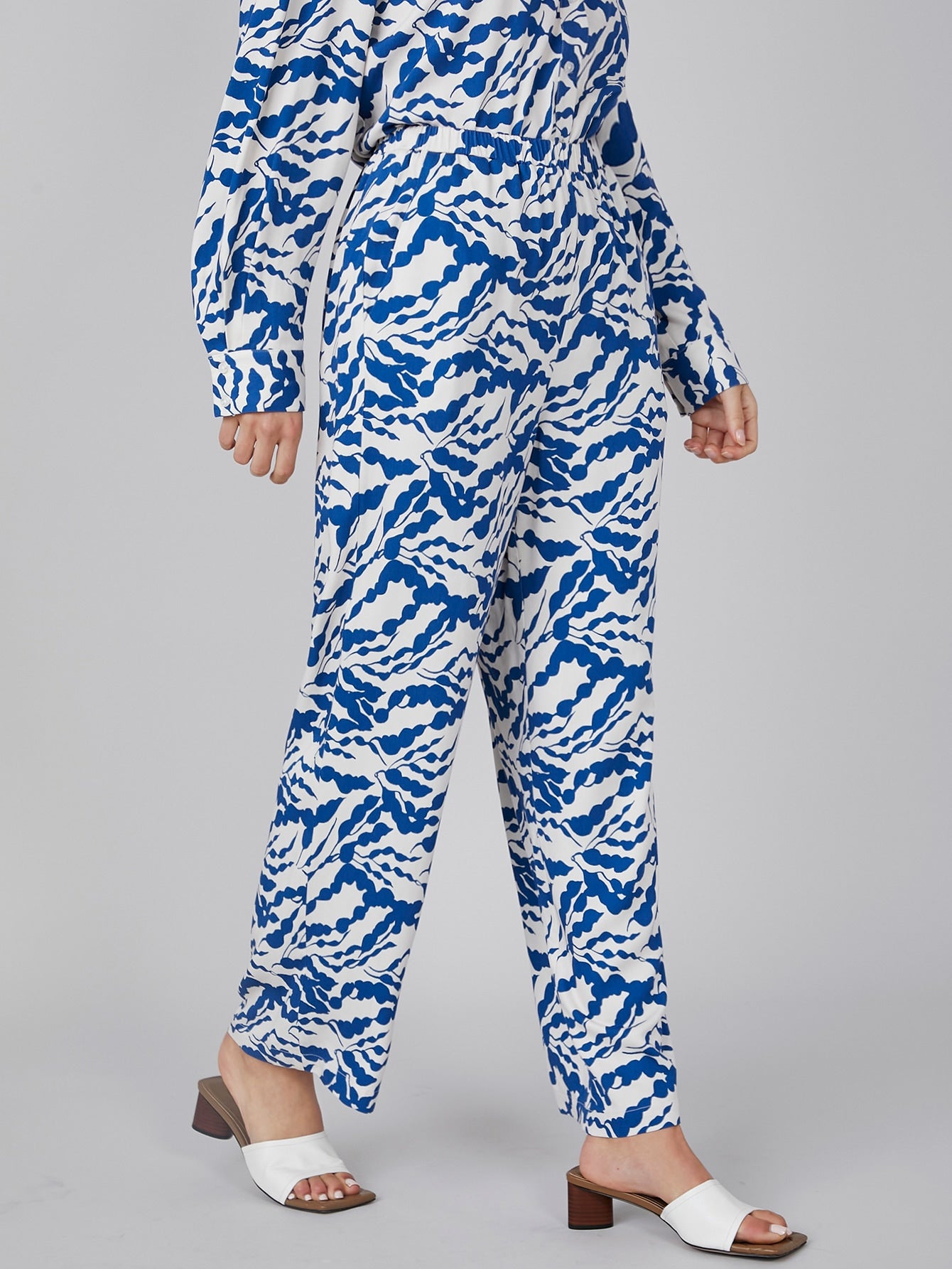 R¨¦ Clothing Producers