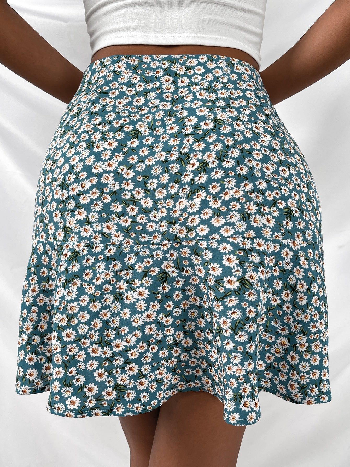 Ditsy Flower Ruffle Hem Zip Side Skirt
