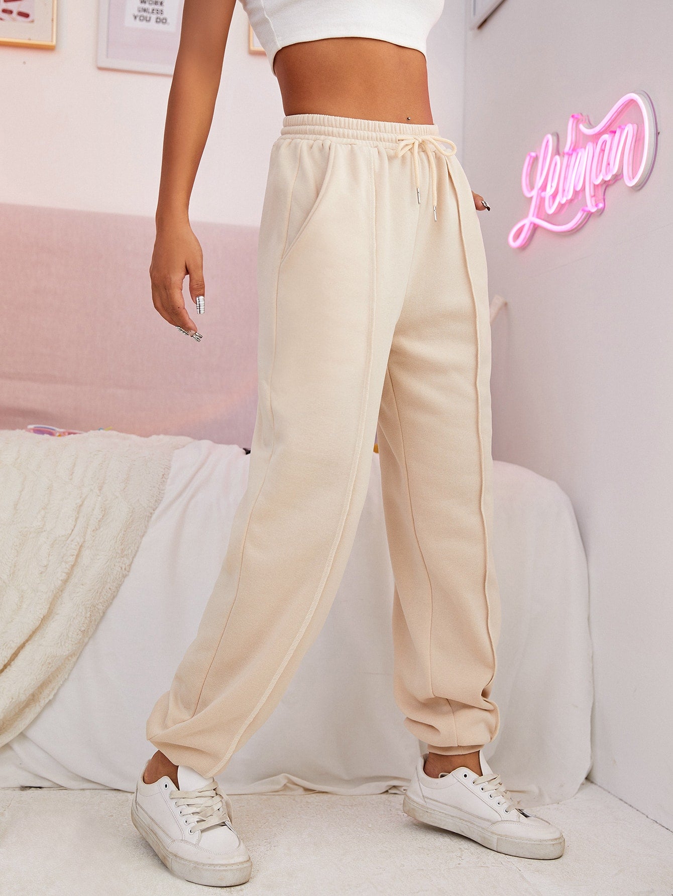 Emmy Kasbit Women Clothes Producer