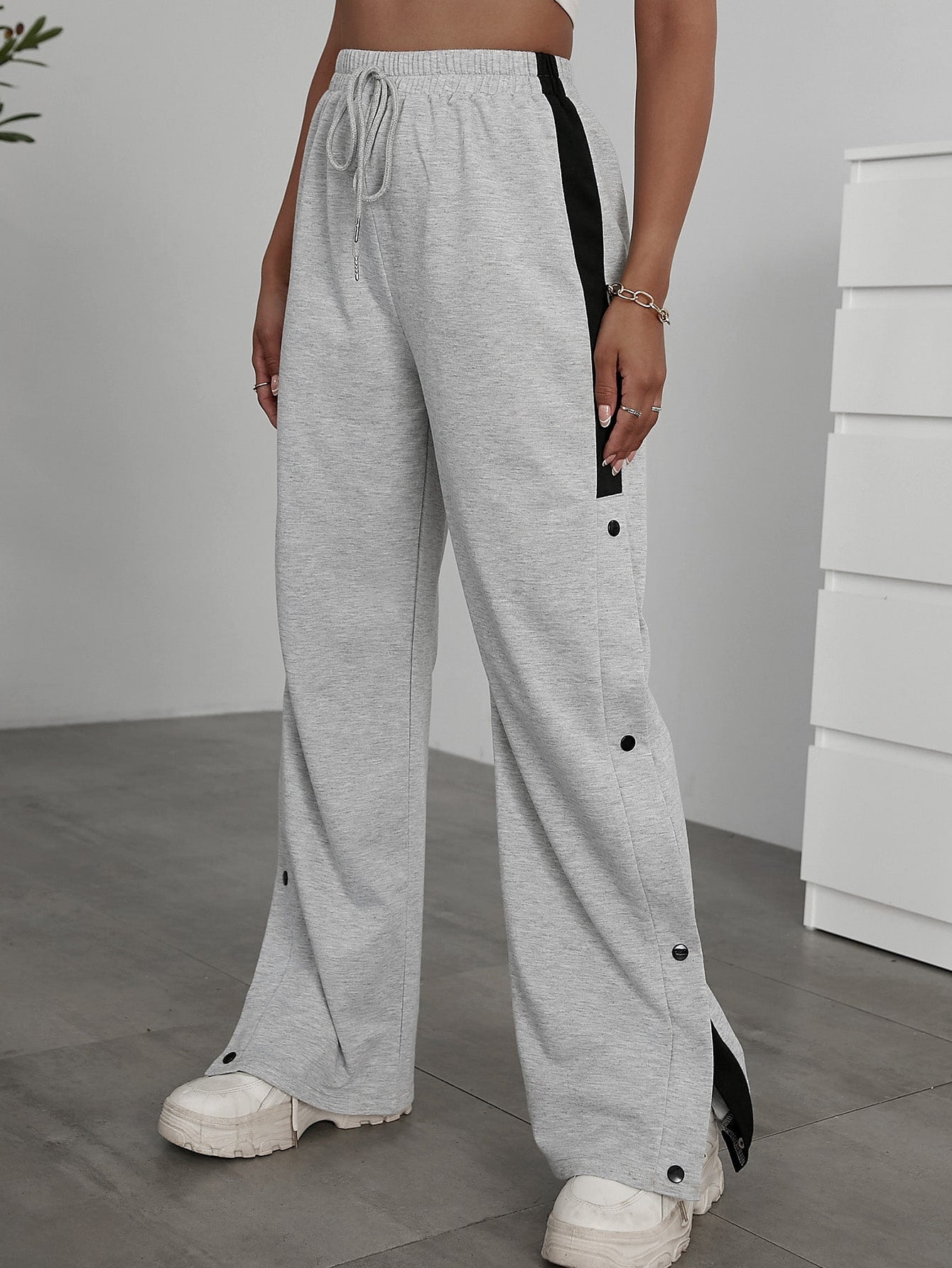 Women Sweatpants Producers