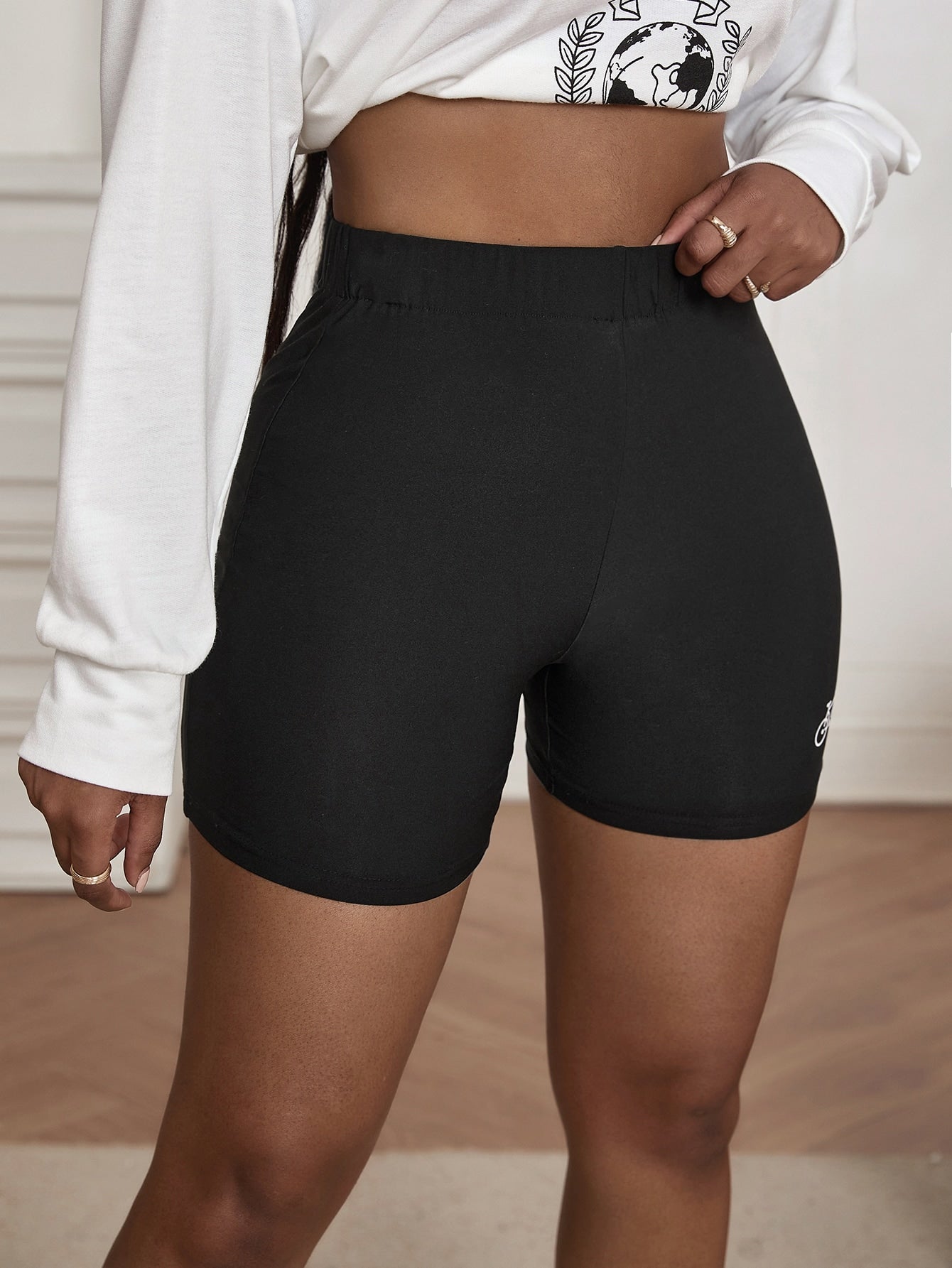 Women Shorts Producer