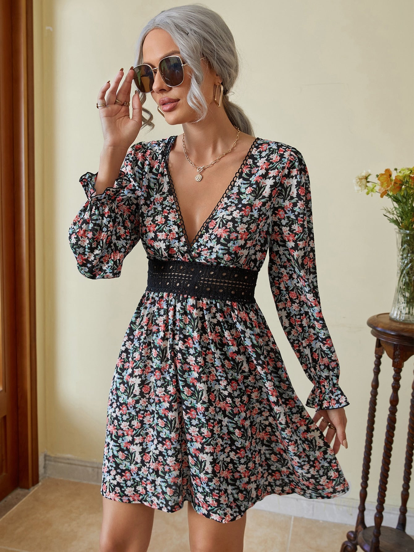 1pc Floral Print Tie Back Guipure Lace Insert Flounce Sleeve Dress