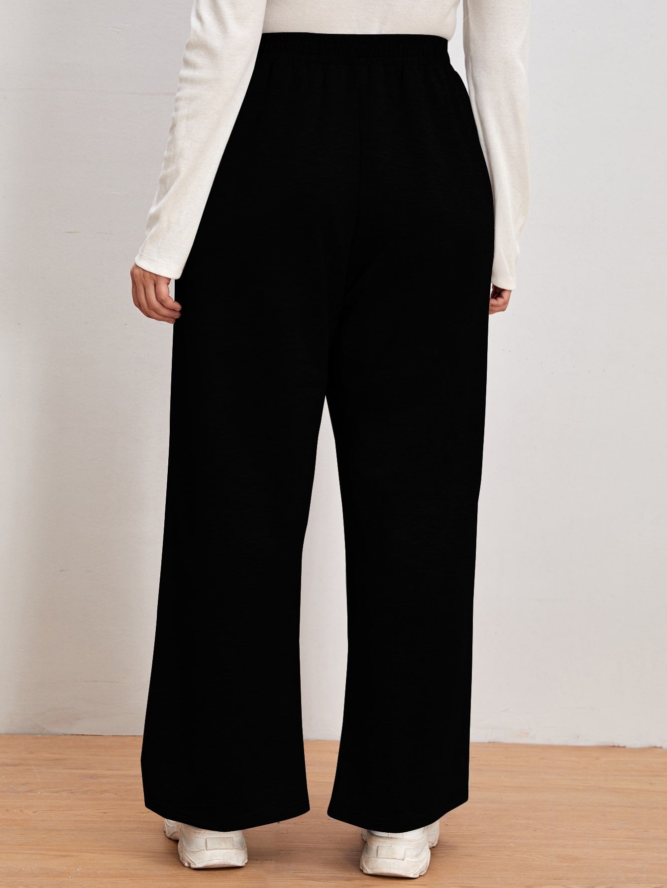 Lara Klawikowski Women Clothes Supplier