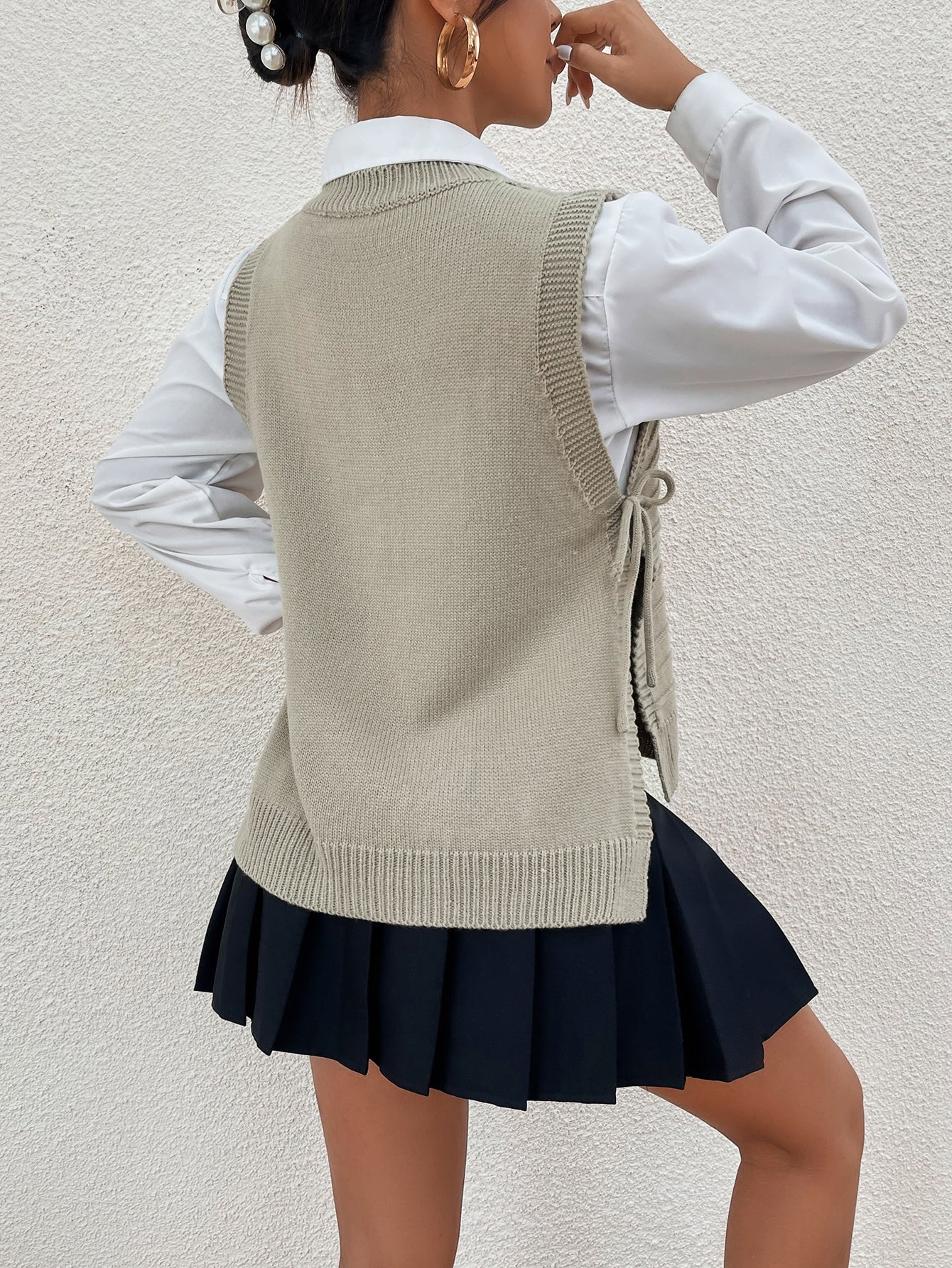 1pc Cable Knit Knot Side Sweater Vest