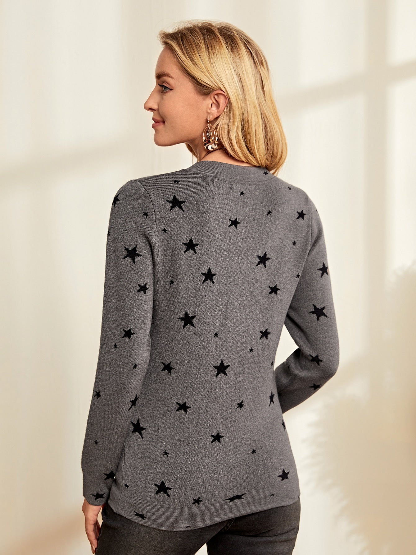 Star Pattern V-neck Sweater