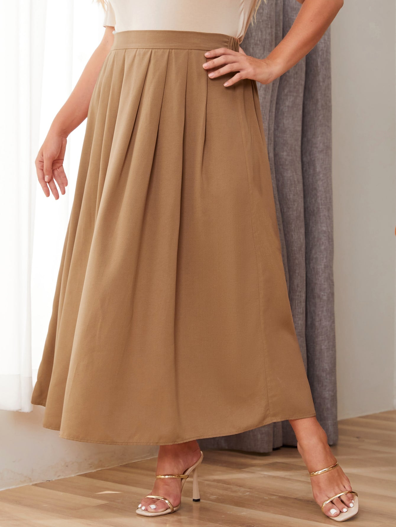 Plus Solid Plicated Front Skirt
