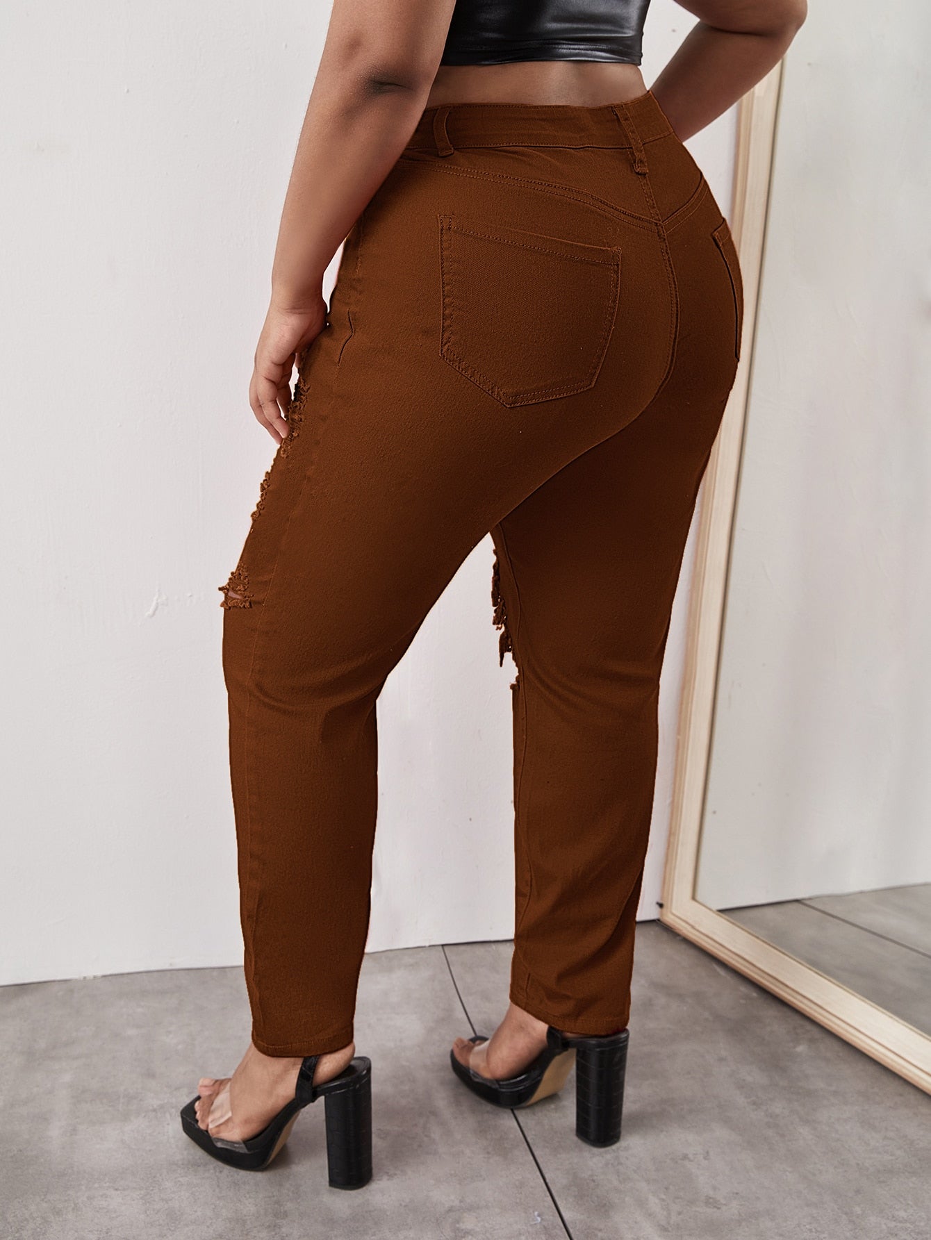 Emmy Kasbit Women Clothes Producer