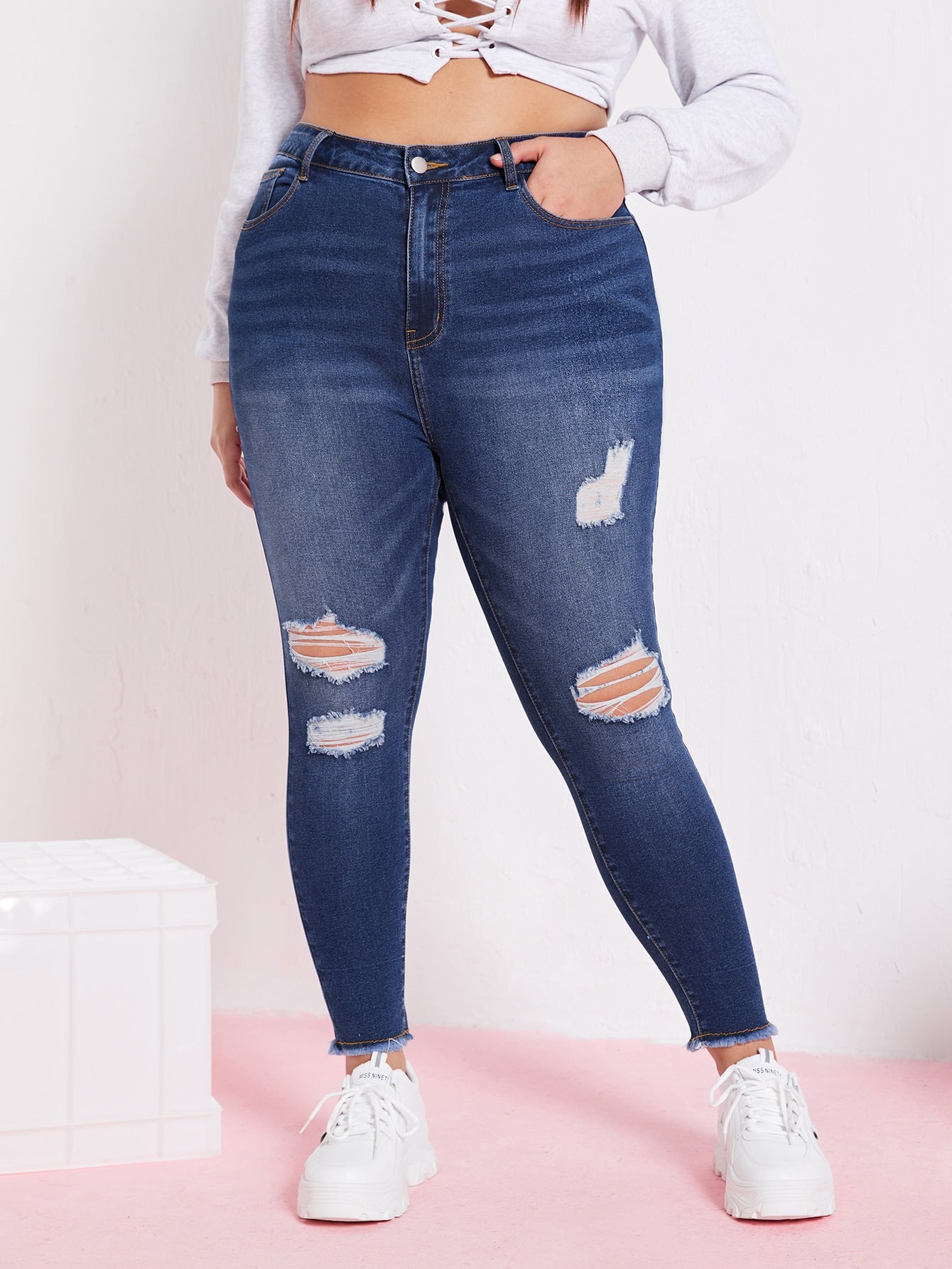 Ad¨¨le Dejak Clothing Producers
