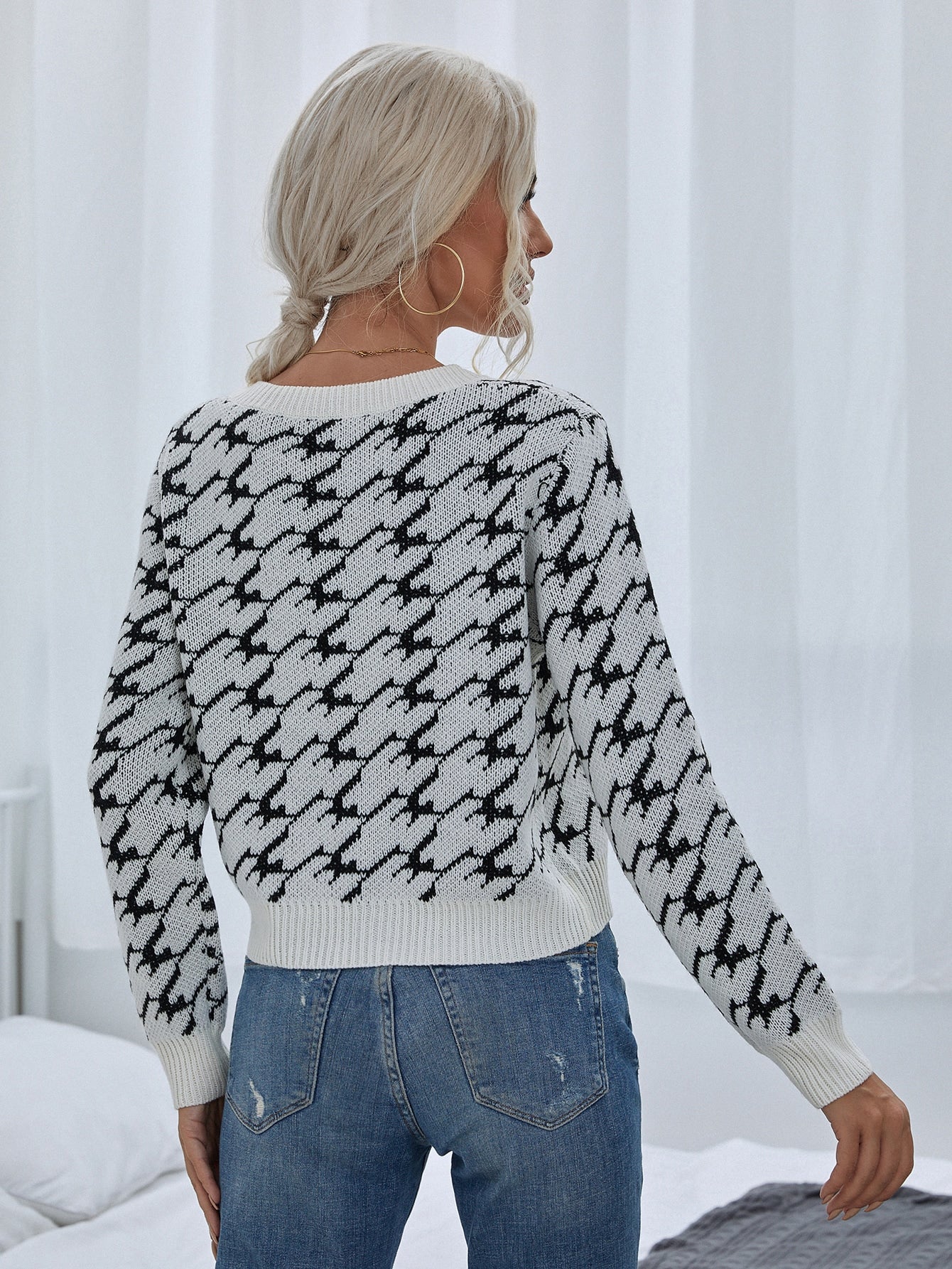 V-neck Houndstooth Pattern Sweater