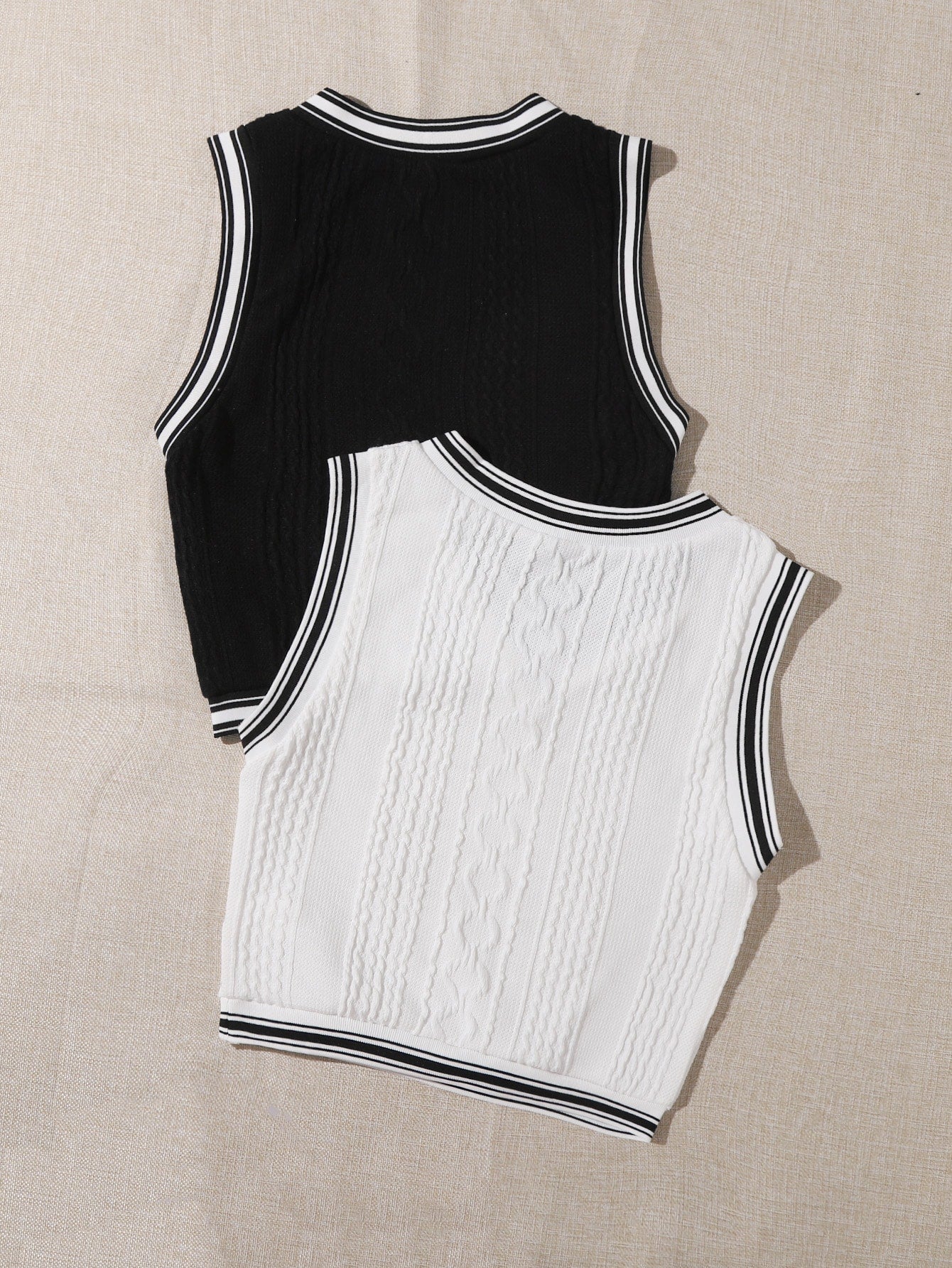 2pcs Contrast Trim Textured Tank Top