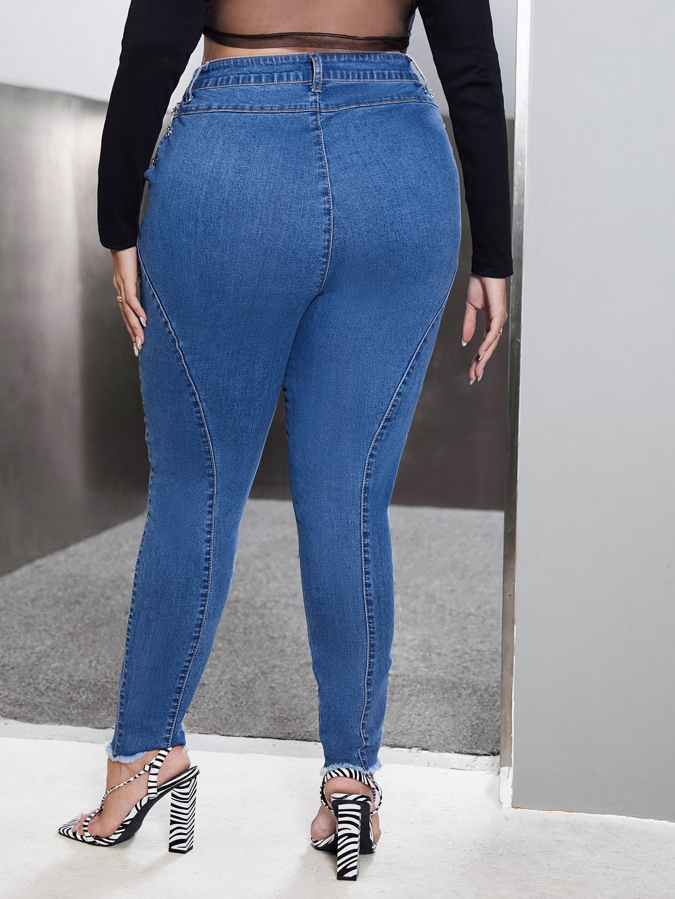 Plus High Waist Garment Eyelet Crisscross Raw Hem Skinny Jeans