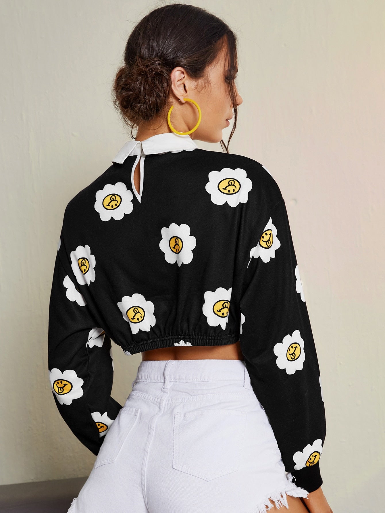 Cartoon Graphic Contrast Collar Crop Top