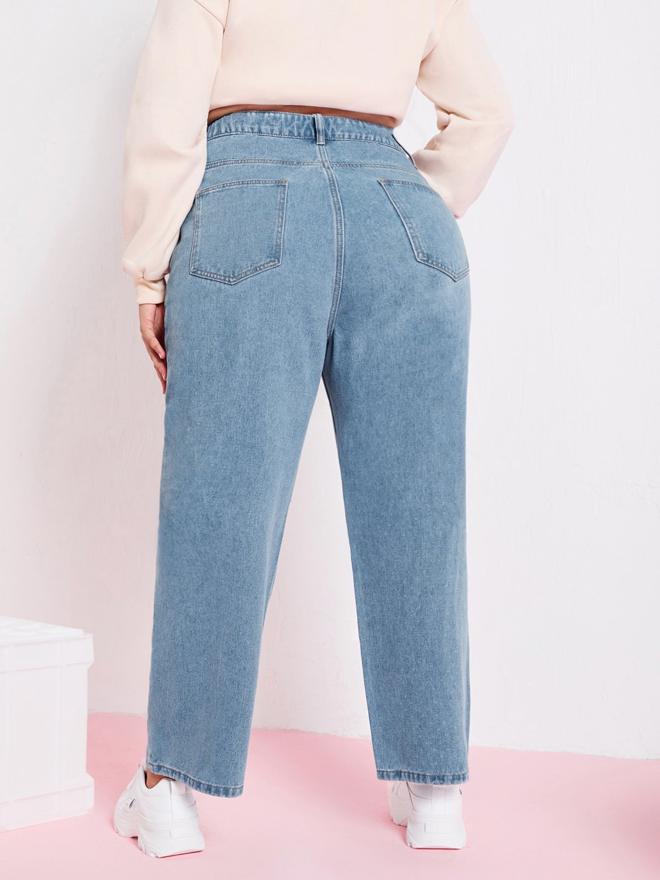 Plus Cartoon & Letter Graphic Raw Trim Straight Leg Jeans