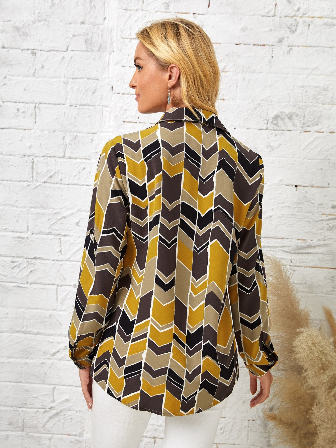 Rolled Tab Sleeve Chevron Print Blouse