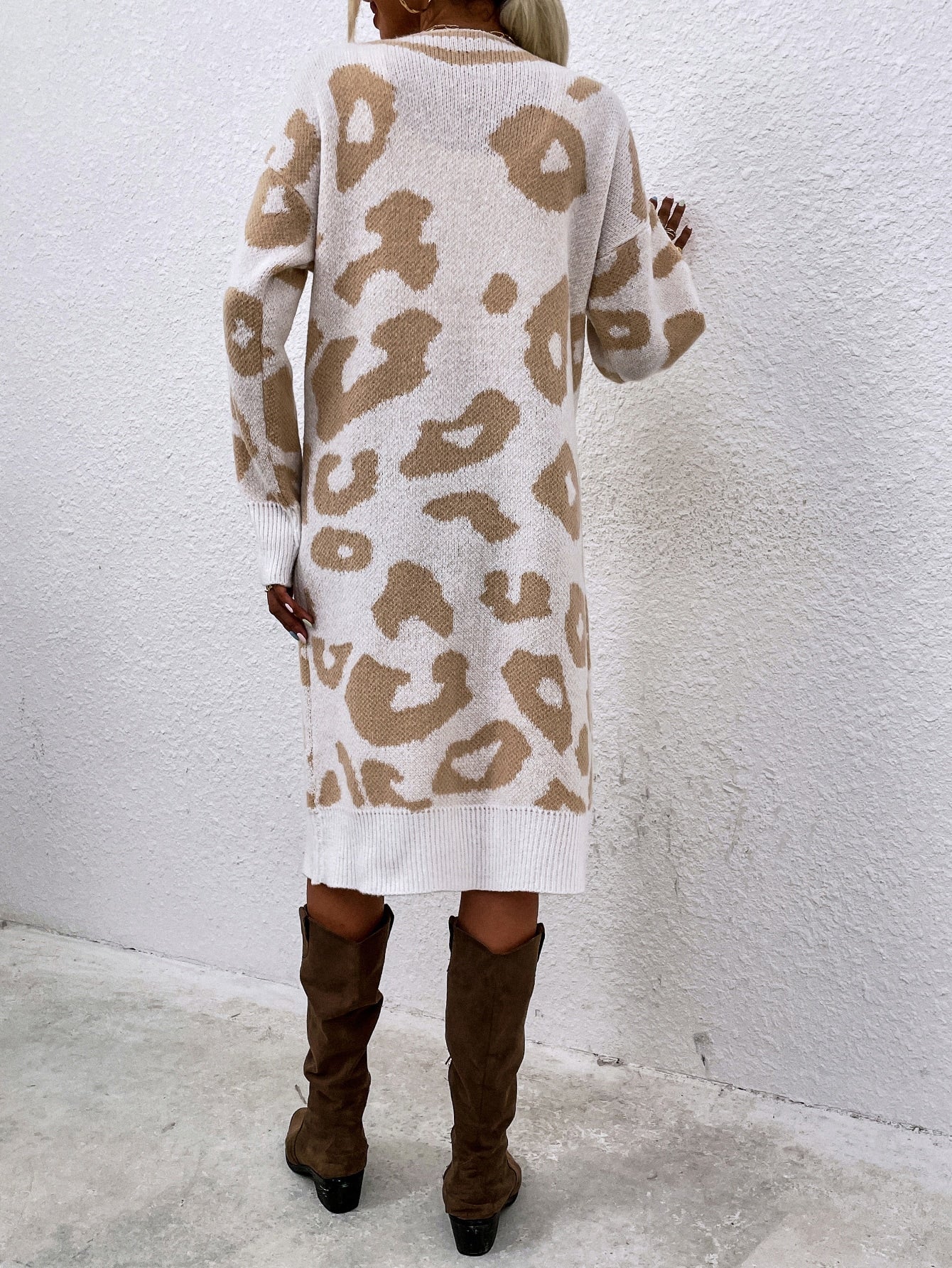 Graphic Pattern Drop Shoulder Dual Pocket Cardigan