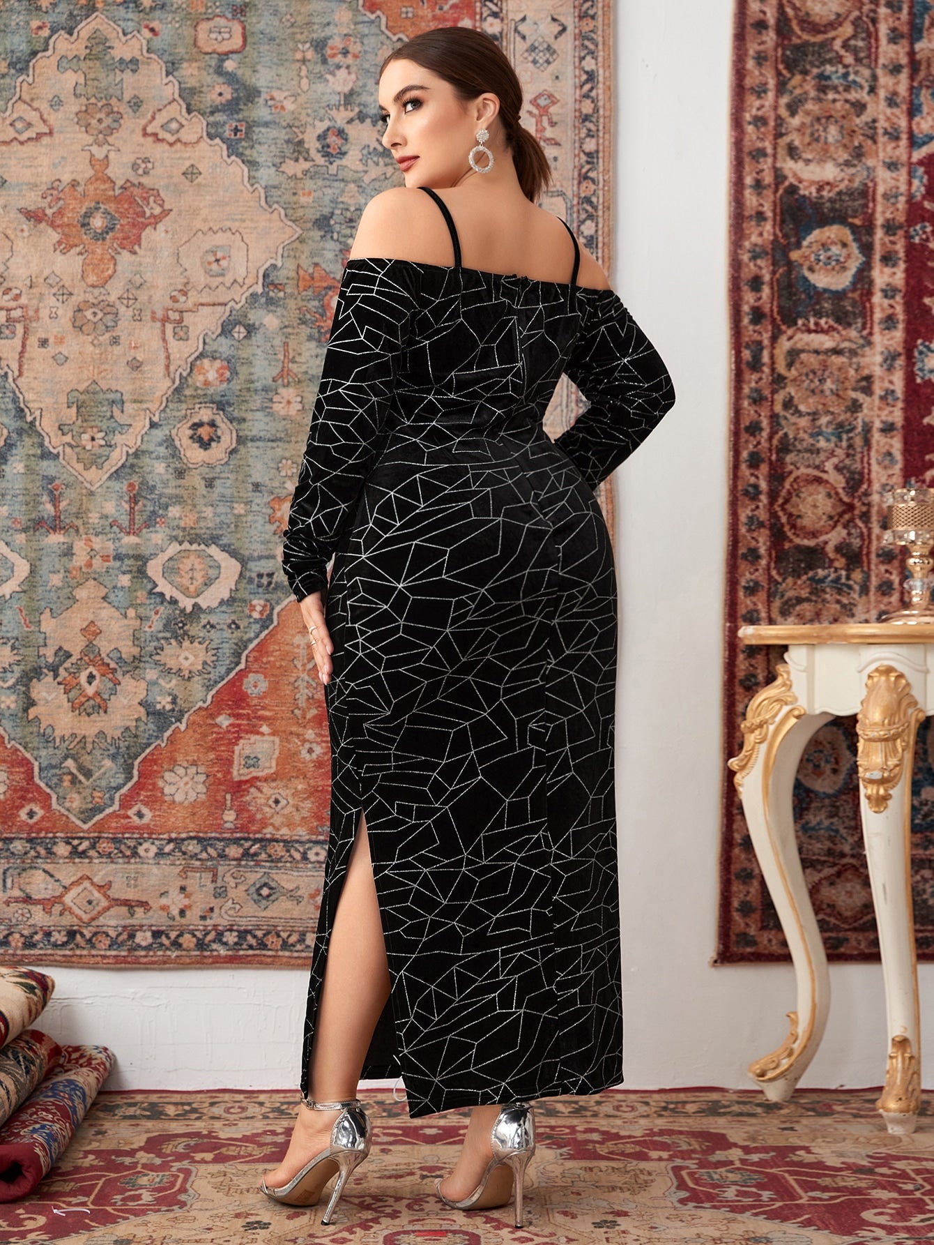 Plus Geo Pattern Slit Hem Cold Shoulder Velvet Bodycon Dress