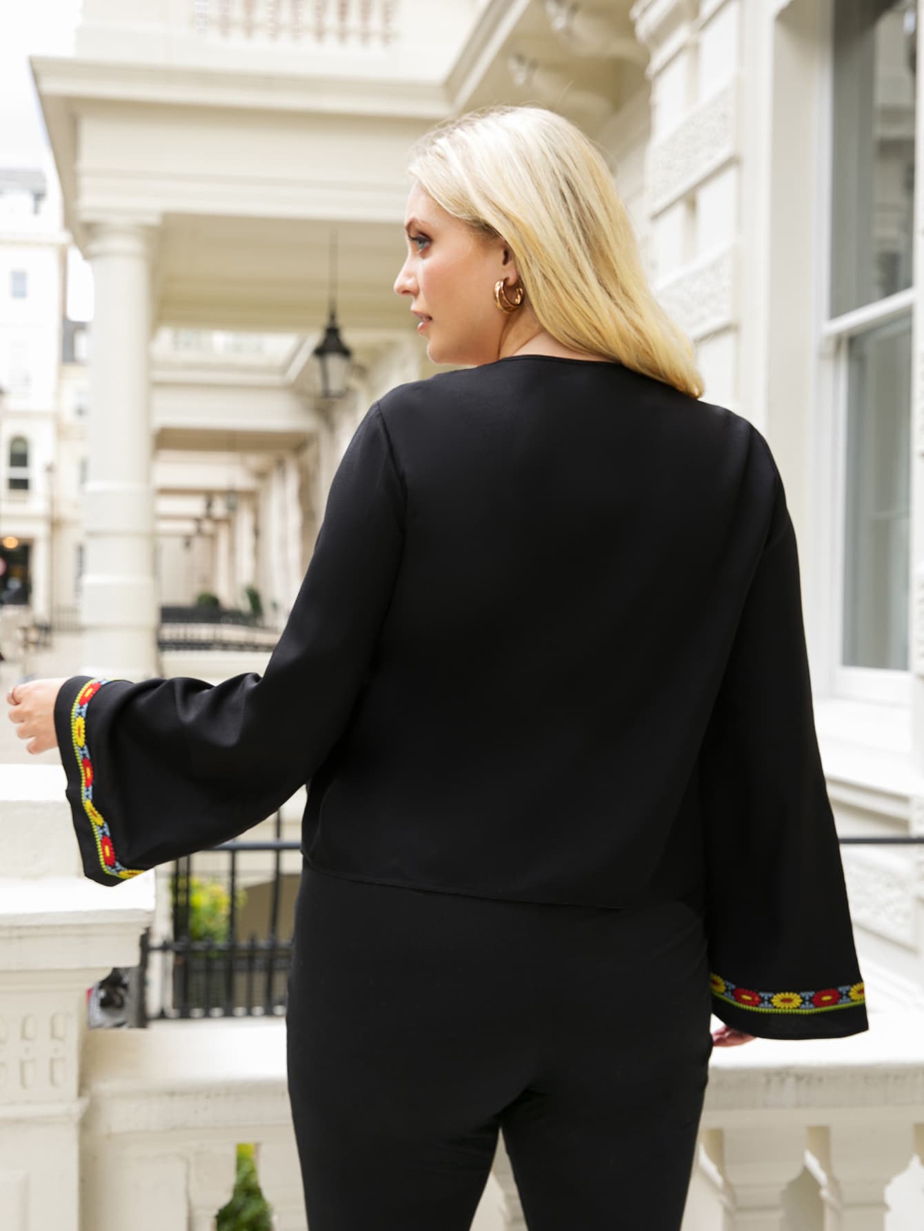 Plus Floral Print Trumpet Sleeve Blouse