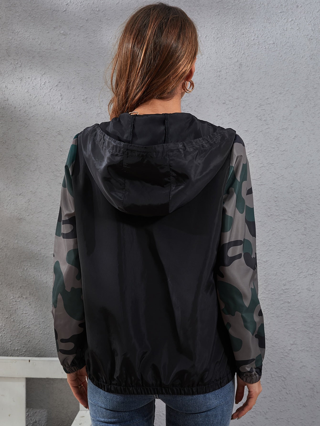 Contrast Camo Sleeve Drawstring Hooded Jacket