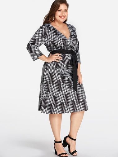 Wholesale V-Neck Floral Print Self-Tie Wrap Long Sleeve Black Plus Size Dress