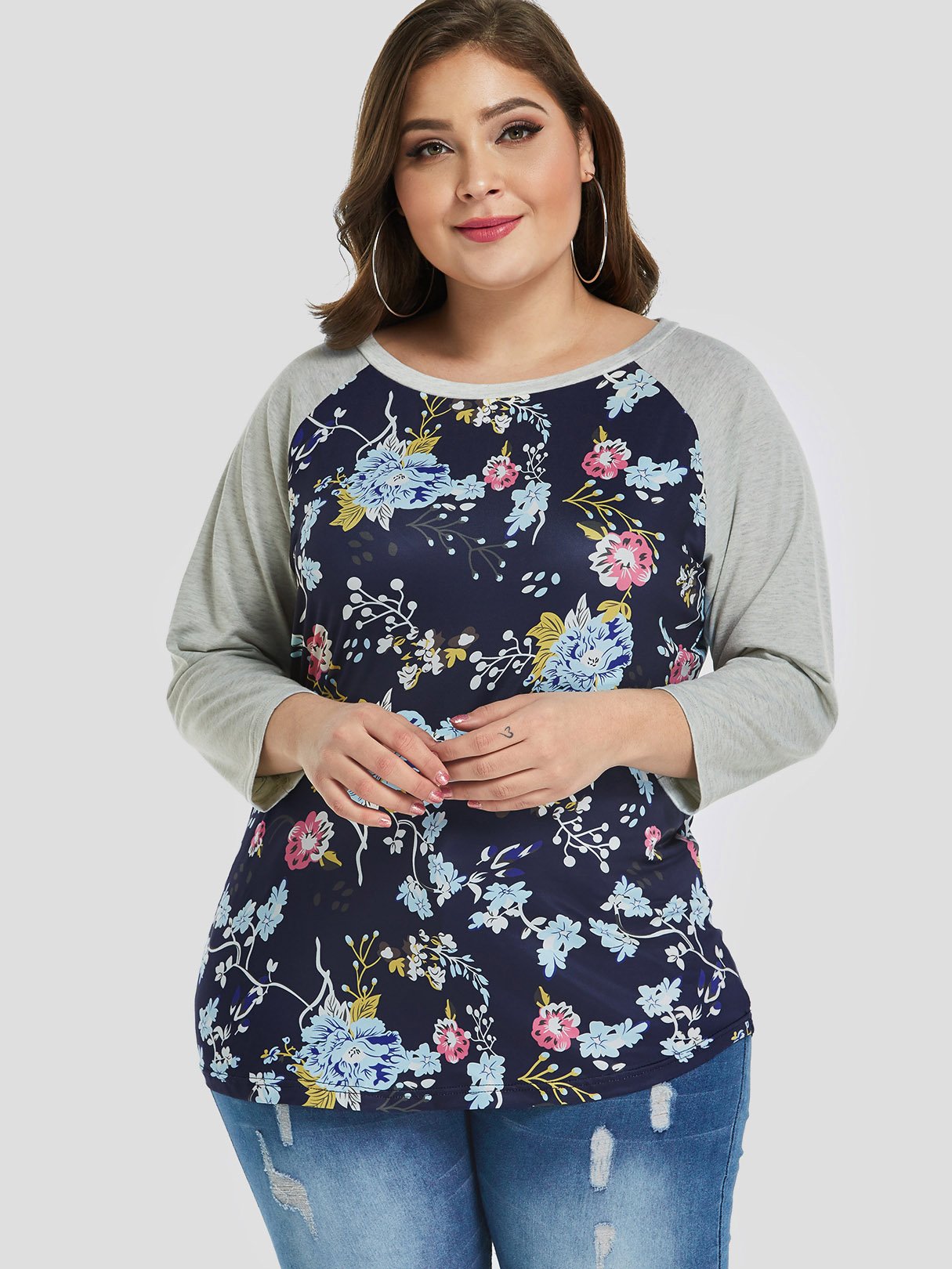 Wholesale Round Neck Floral Print 3/4 Sleeve Curved Hem Grey Plus Size Tops