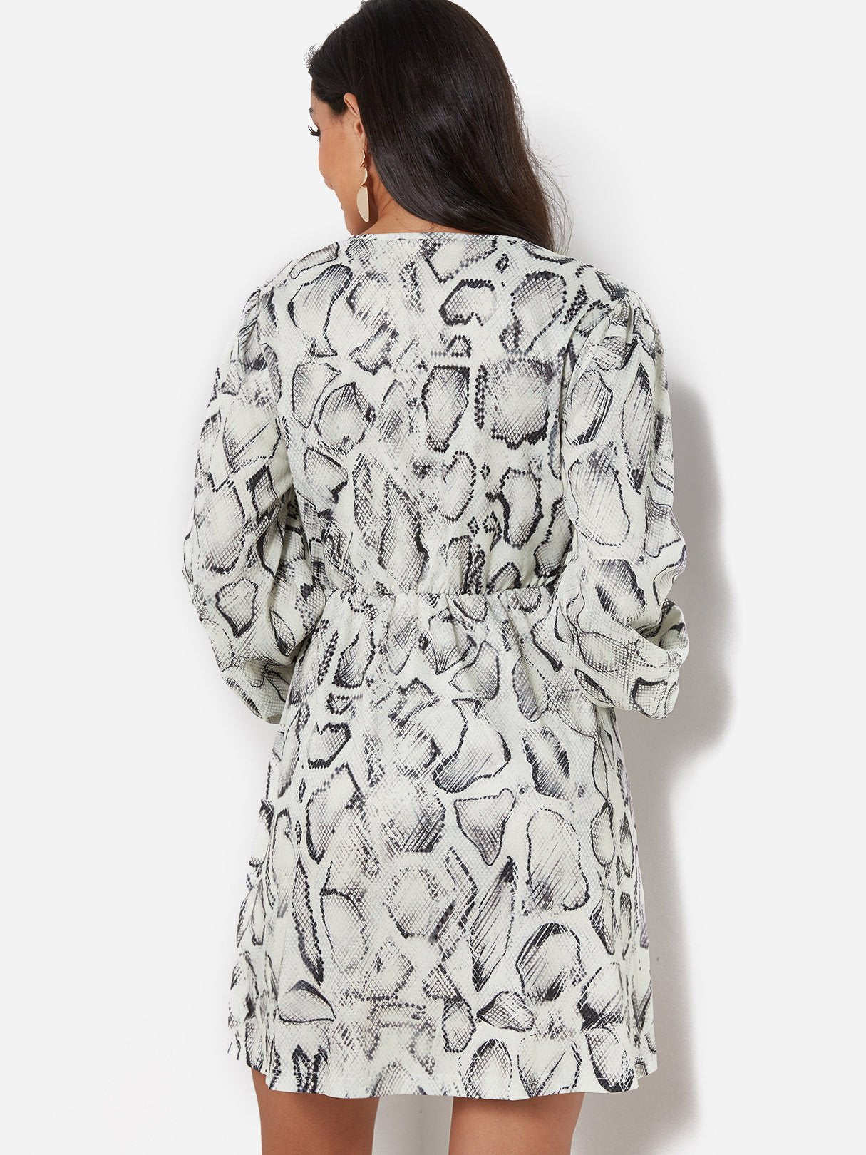 NEW FEELING Womens White V-Neck Dresses