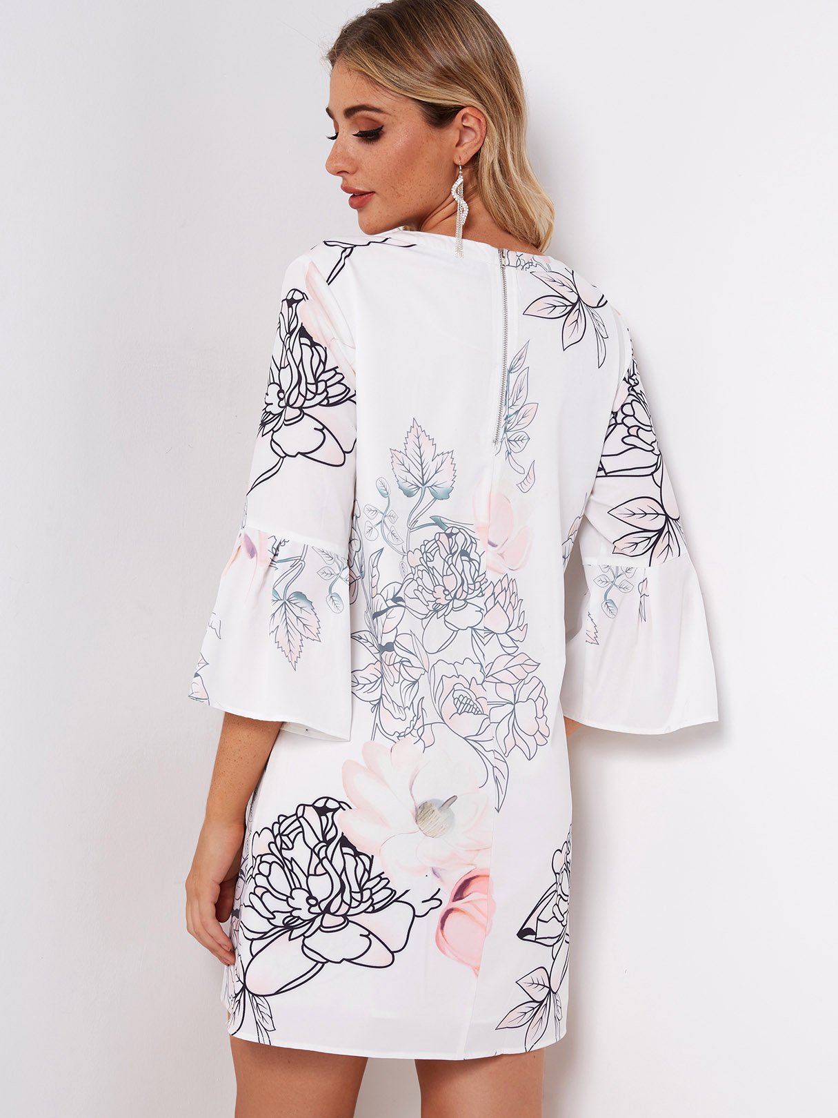 NEW FEELING Womens White Floral Dresses