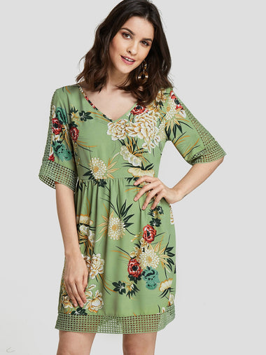 Wholesale Green V-Neck Half Sleeve Floral Print Hollow Lace Hem Mini Dresses