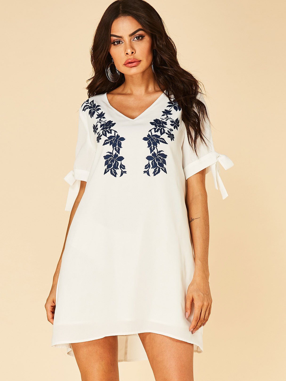 Wholesale White V-Neck Short Sleeve Floral Print Self-Tie Dresses