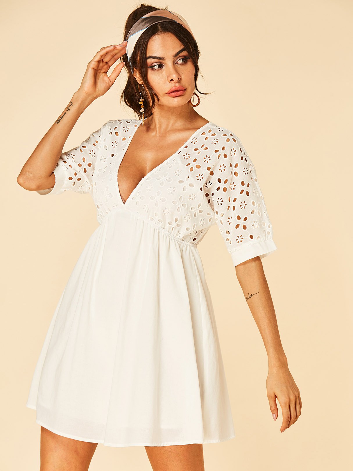 NEW FEELING Womens White V-Neck Dresses