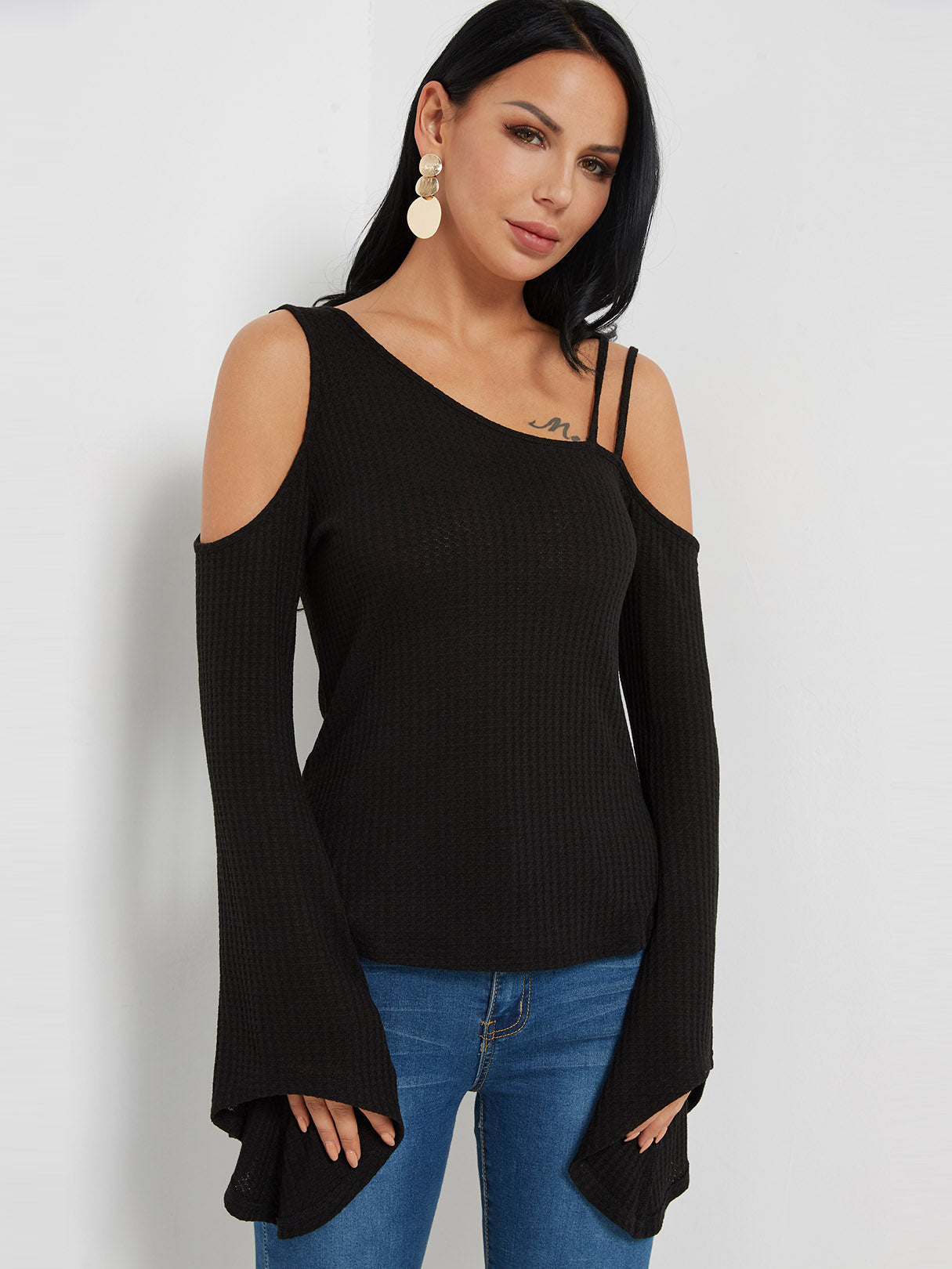 Wholesale Cold Shoulder Plain Long Sleeve Black Fashion Tee