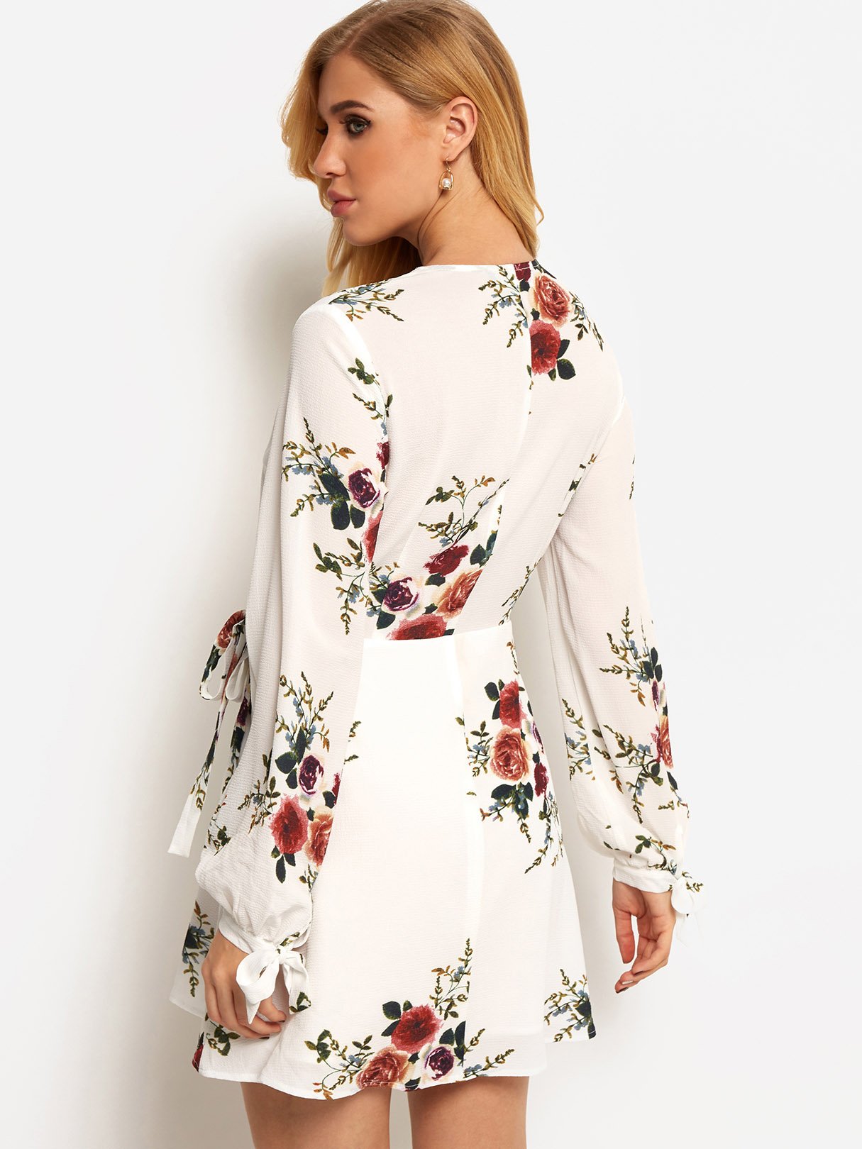 NEW FEELING Womens White Floral Dresses